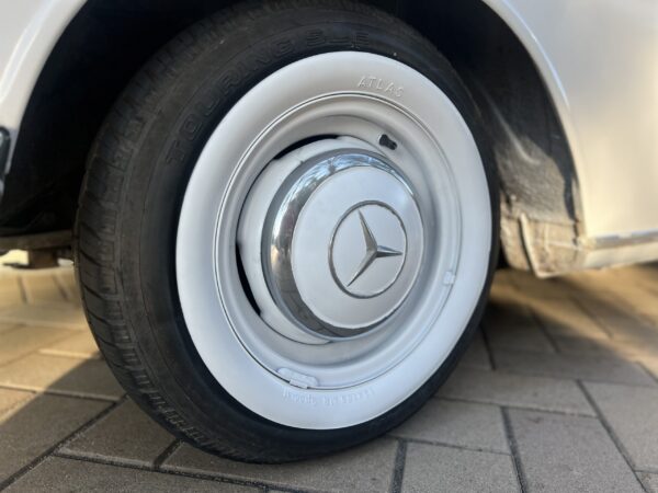 Mercedes-Benz 230 1966 - Image 6